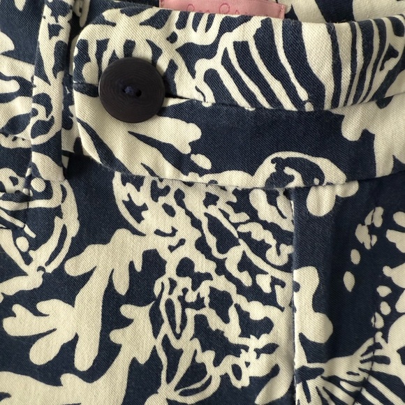 Lily Pulitzer Navy and White tropical print cropped Pants
Size 8 - Picture 3 of 4